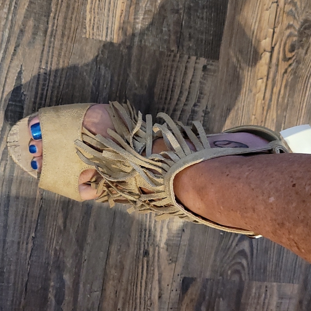 Maurce's Tan Fringed Wedges